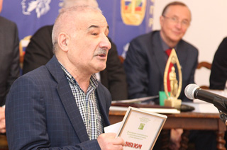 Лауреат Международной литературной премии «Словес связующая нить» 2019 года Княз Гочаг.