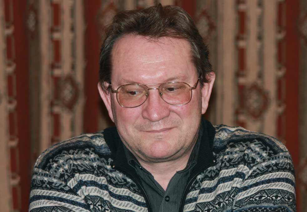 Краденов Андрей Николаевич – поэт, главный редактор журнала «Поэзия — XXI век», вице-президент АНО Благотворительный фонд «Нить»