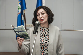Премия 2020 года присуждается Симонян Наире Алексановне за перевод на армянский язык современной российской поэзии и прозы.